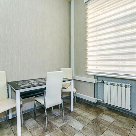 Azneft Square Deluxe Apartment Баку Екстер'єр фото