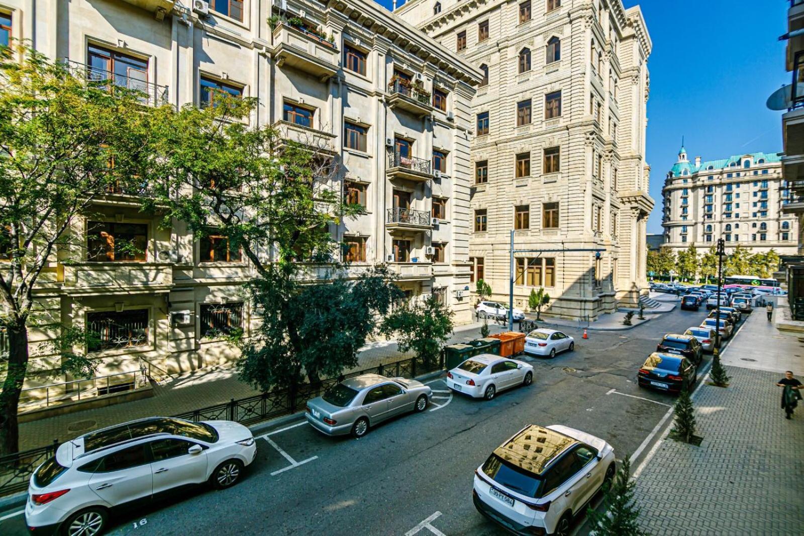 Azneft Square Deluxe Apartment Баку Екстер'єр фото