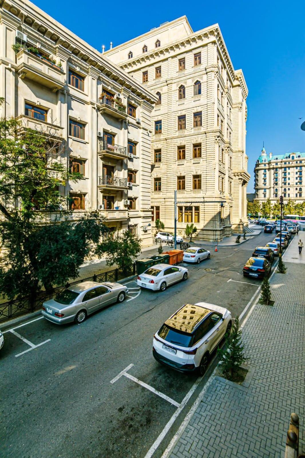 Azneft Square Deluxe Apartment Баку Екстер'єр фото